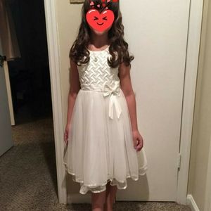 Girl Dress! Beautiful and like new!! (Just 1 use)